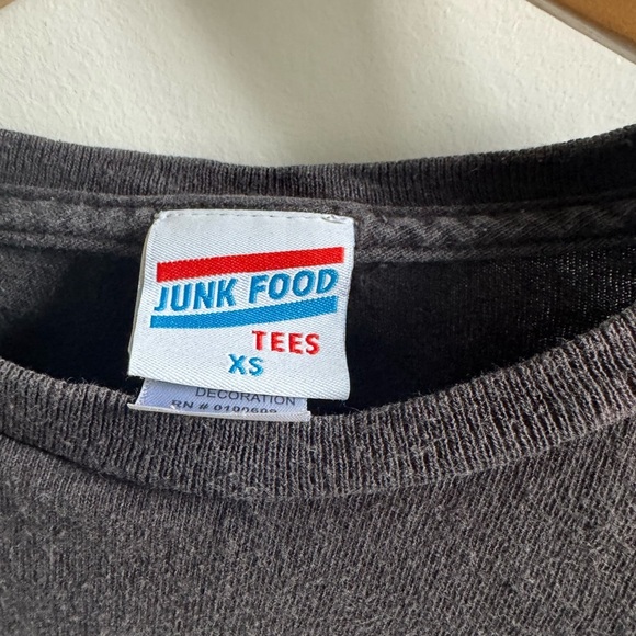 Junk Food Clothing women’s vintage looking -PEANUTS -  Halloween T-Shirt - Black - Picture 2 of 3